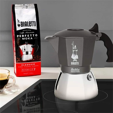 Bialetti Brikka ezüst-szürke 4 személyes indukciós kotyogós kávéfőző Bialetti Brikka ezüst-szürke 4 személyes indukciós kotyogós kávéfőző