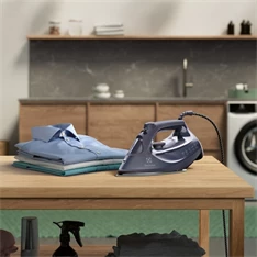Electrolux E6SI1-4MN Refine 600 szürke gőzölős vasaló Electrolux E6SI1-4MN Refine 600 szürke gőzölős vasaló