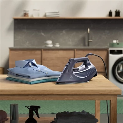 Electrolux E6SI1-4MN Refine 600 szürke gőzölős vasaló Electrolux E6SI1-4MN Refine 600 szürke gőzölős vasaló
