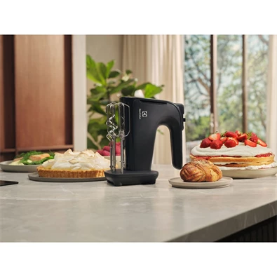 Electrolux EHM4B 300 fekete kézi mixer Electrolux EHM4B 300 fekete kézi mixer