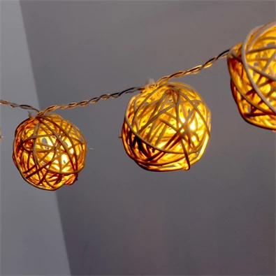 Gömb alakú fonott/rattan/1,5m/meleg fehér/10db LED-es/3xAA elemes fénydekoráció Gömb alakú fonott/rattan/1,5m/meleg fehér/10db LED-es/3xAA elemes fénydekoráció