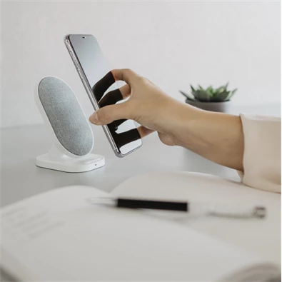 Hama 201686 "QI FABRIC FC-10S" FIC E3 10W vezeték nélküli fehér mobiltelefon töltő