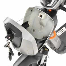 Hecht BETISSILVER ezüstmetál akkumulátoros robogó Hecht BETISSILVER ezüstmetál akkumulátoros robogó