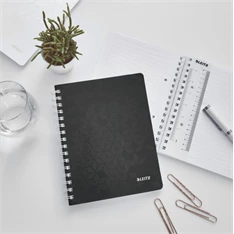 Leitz Wow A5 vonalas fekete spirálfüzet