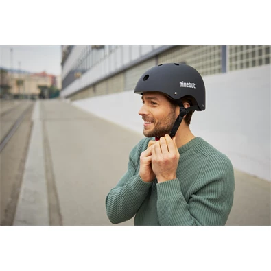 Segway Ninebot felnőtt fekete bukósisak (L-es méret) Segway Ninebot felnőtt fekete bukósisak (L-es méret)