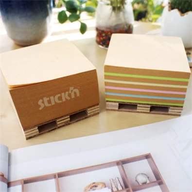 Stick`N KraftCube 76x76 mm 400 lap színes öntapadó újrahasznosított jegyzettömb Stick`N KraftCube 76x76 mm 400 lap színes öntapadó újrahasznosított jegyzettömb