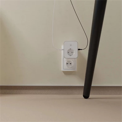 Tesla TSL-SPL-1-2USB 2 USB kimenettel okos konnektor Tesla TSL-SPL-1-2USB 2 USB kimenettel okos konnektor