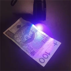 Trizand 2in1 LED/UV zseblámpa, töltővel, akkuval táskában Trizand 2in1 LED/UV zseblámpa, töltővel, akkuval táskában